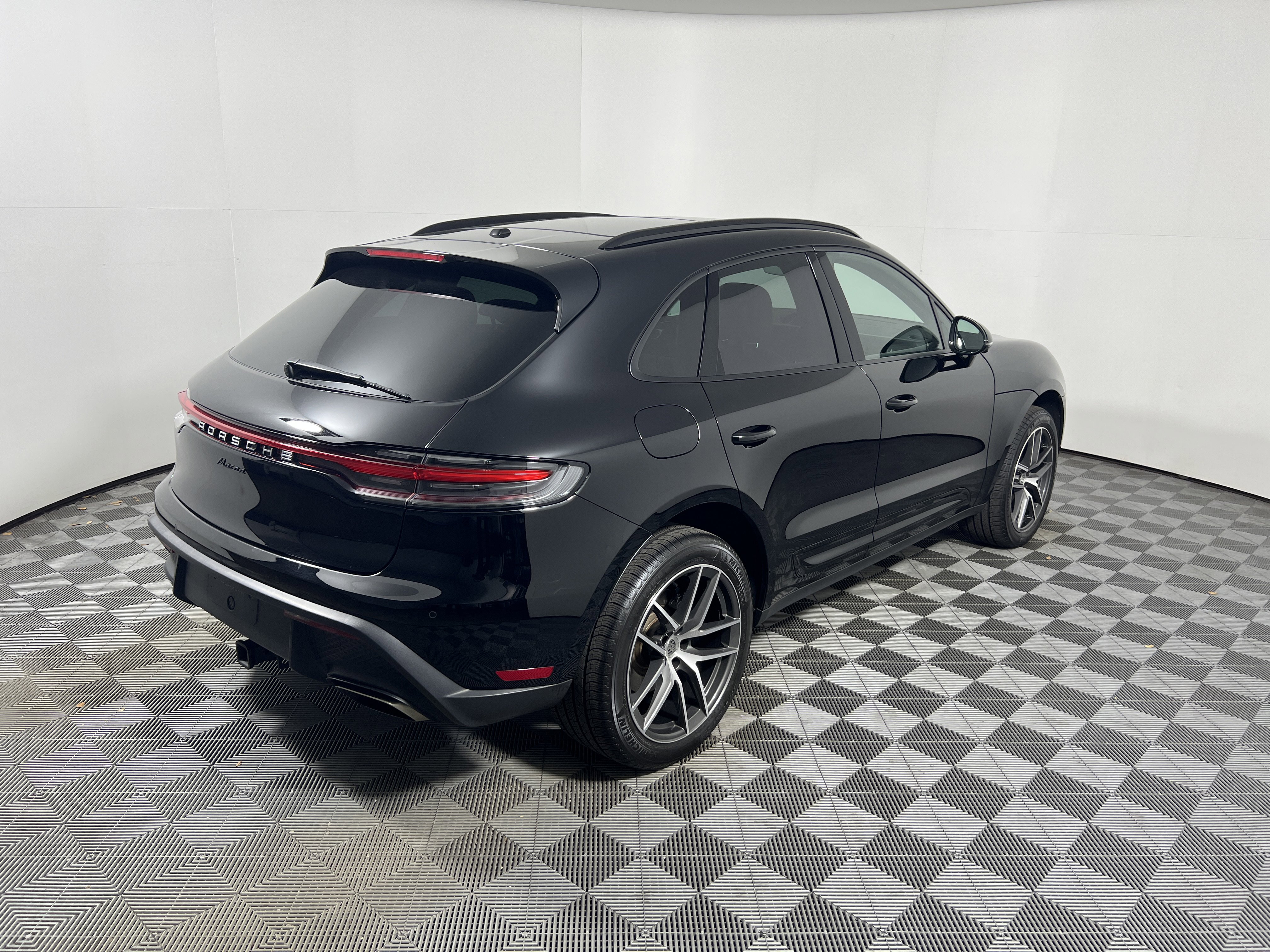 Used 2026 Porsche Macan AWD/4WD image 7