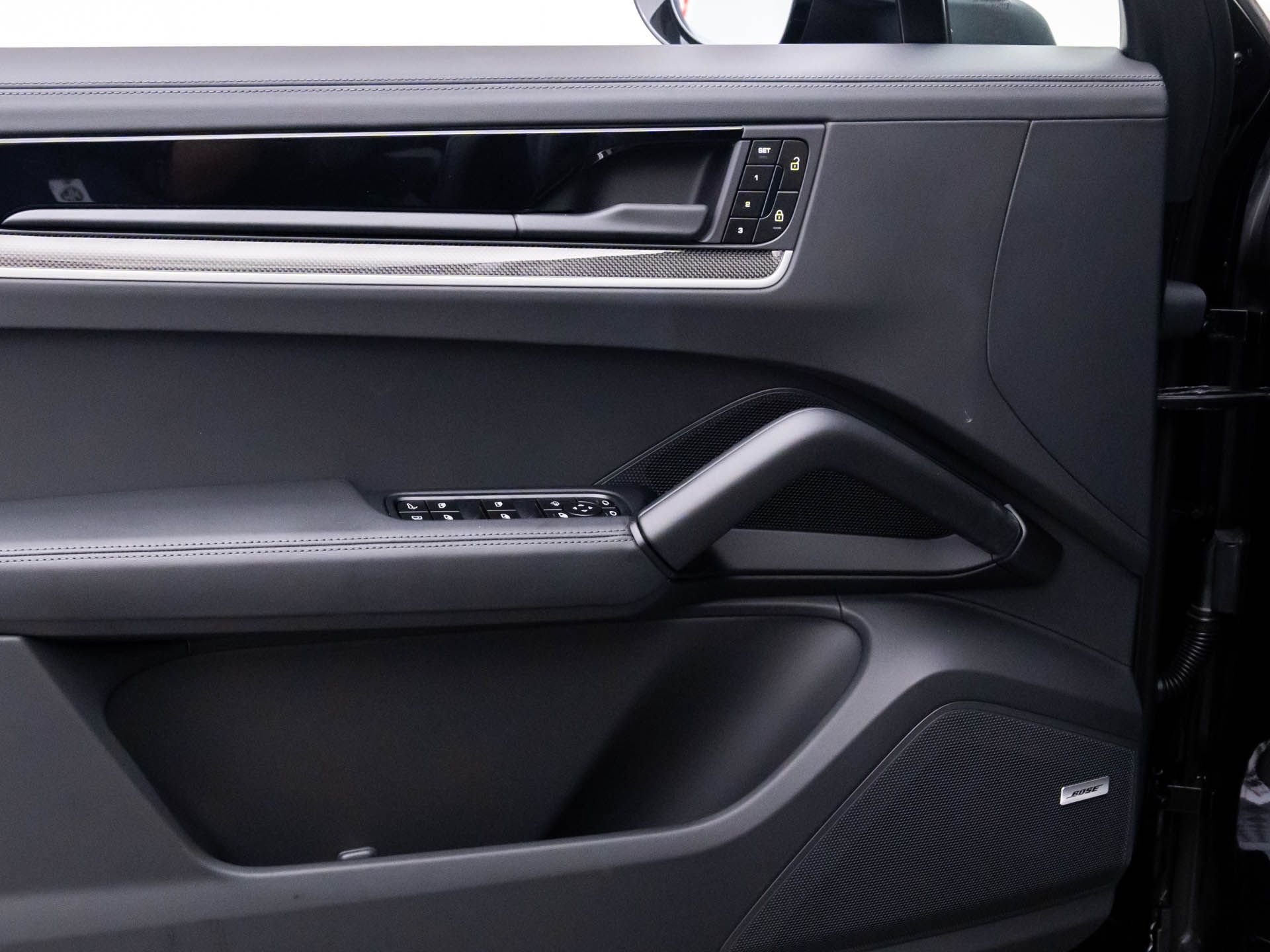 Certified 2025 Porsche Cayenne E-Hybrid Coupe AWD/4WD image 14