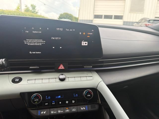 Used 2024 Hyundai Elantra Limited FWD image 15