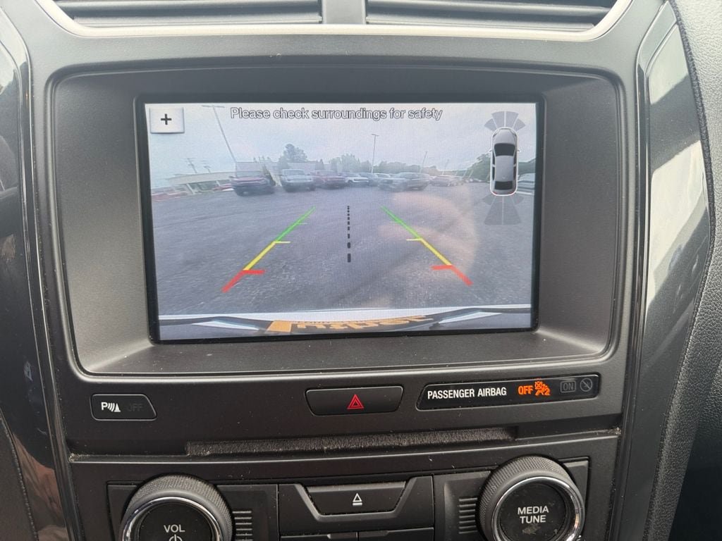 Used 2017 Ford Explorer XLT w/ Equipment Group 202A AWD/4WD image 19