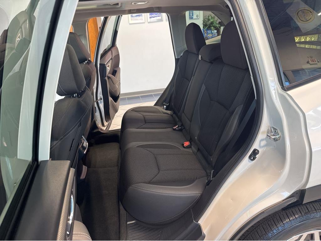 Used 2023 Subaru Forester Premium AWD/4WD image 32