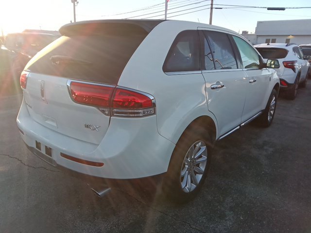 Used 2013 Lincoln MKX FWD image 4