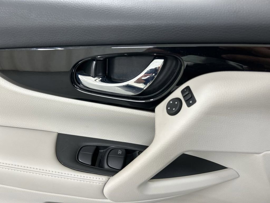 Used 2022 Nissan Rogue Sport SL image 11