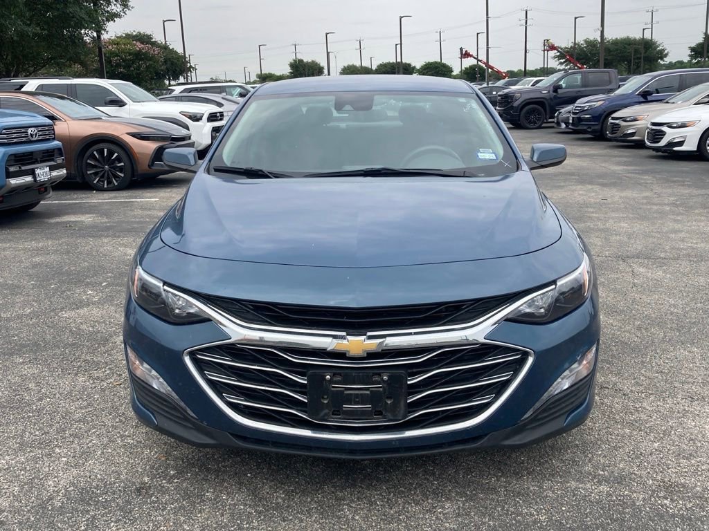 Used 2025 Chevrolet Malibu LT FWD image 2