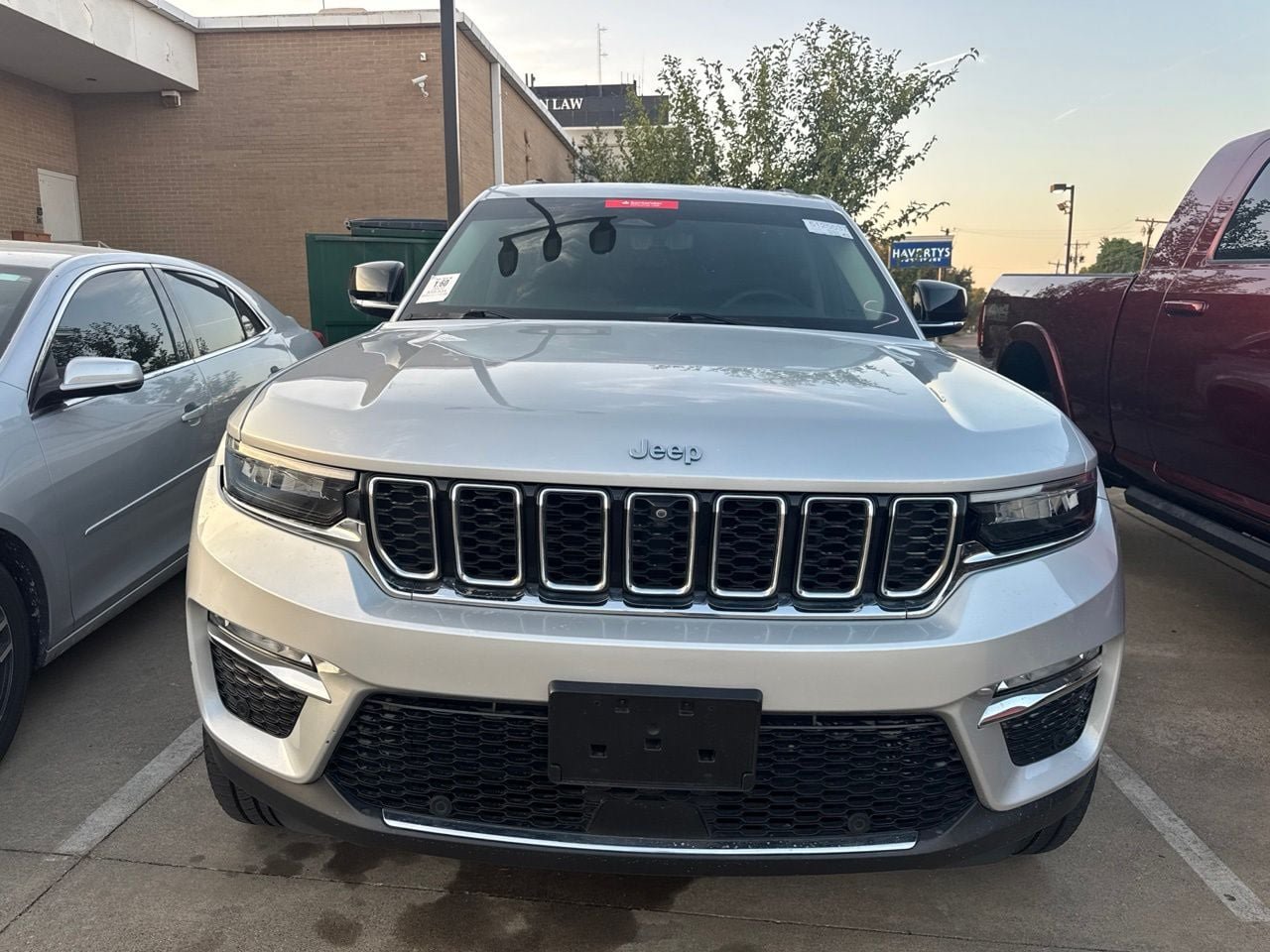 Used 2022 Jeep Grand Cherokee Limited 4xe w/ Luxury Tech Group II AWD/4WD image 2