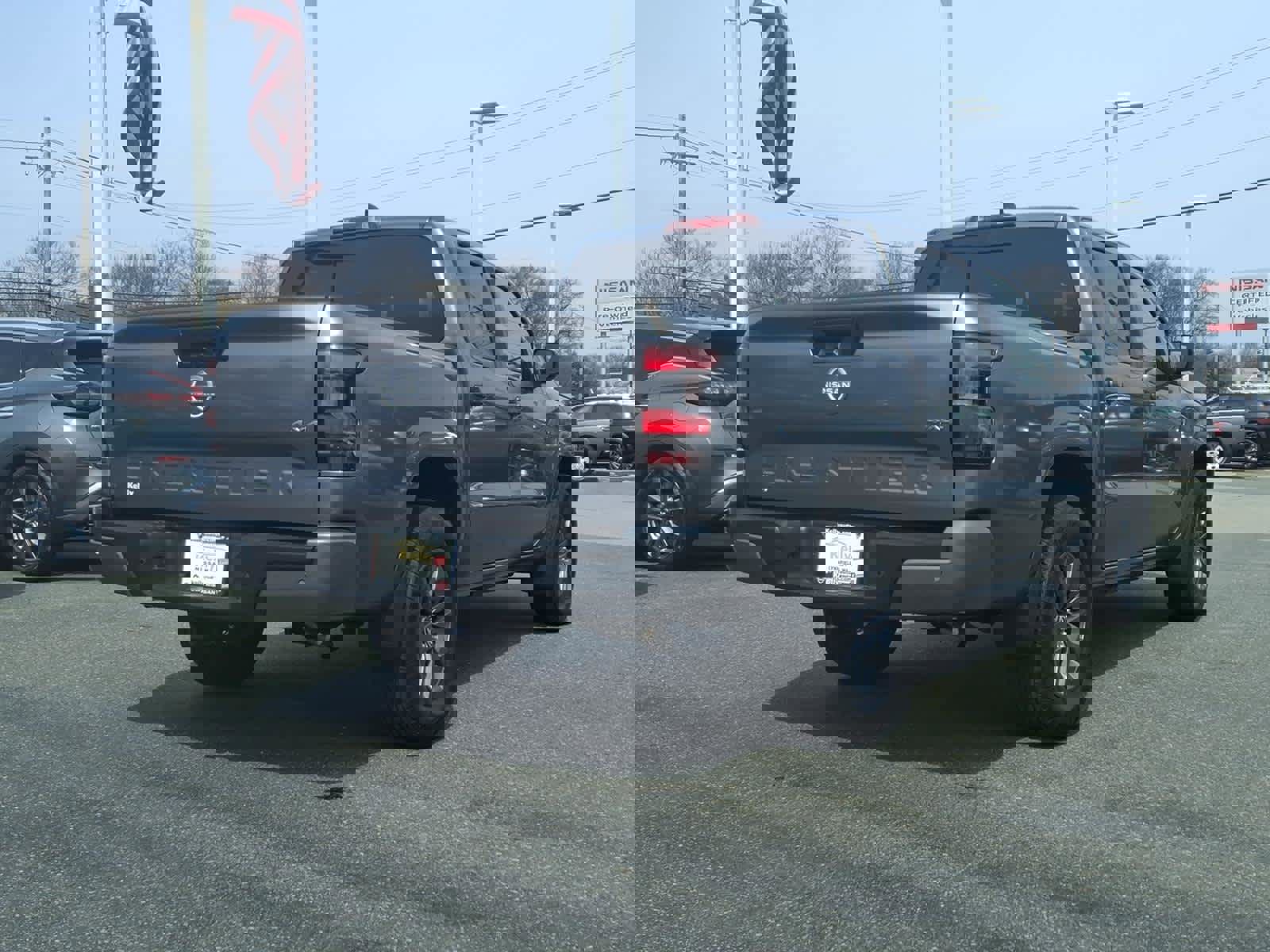 Used 2025 Nissan Frontier SV w/ SV Convenience Package image 4