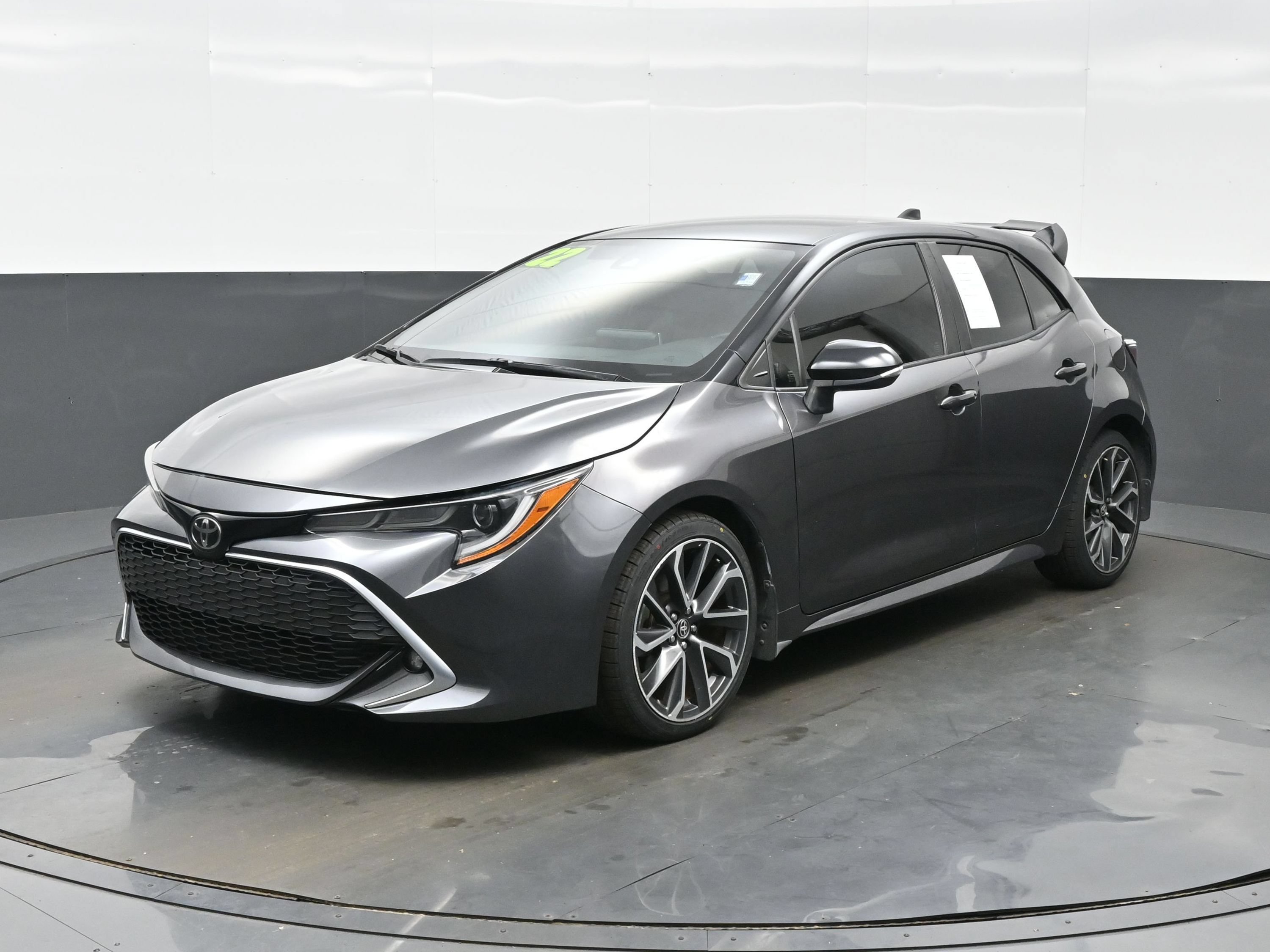 Used 2022 Toyota Corolla XSE FWD image 2