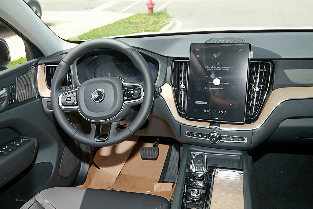 New 2026 Volvo XC60 T8 Plus w/ Climate Package AWD/4WD image 24