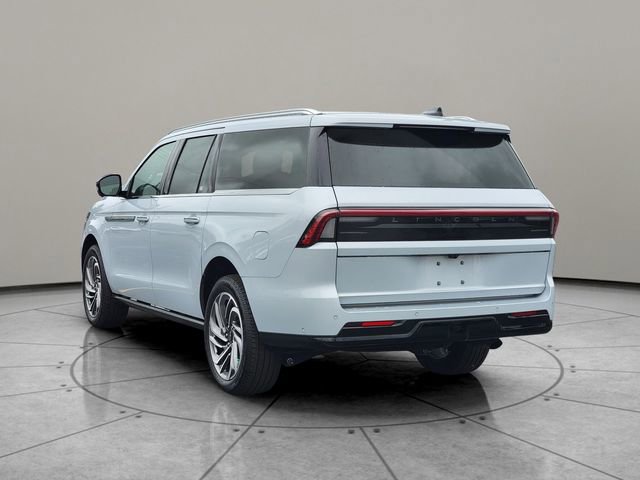 Certified 2025 Lincoln Navigator L Reserve AWD/4WD image 10