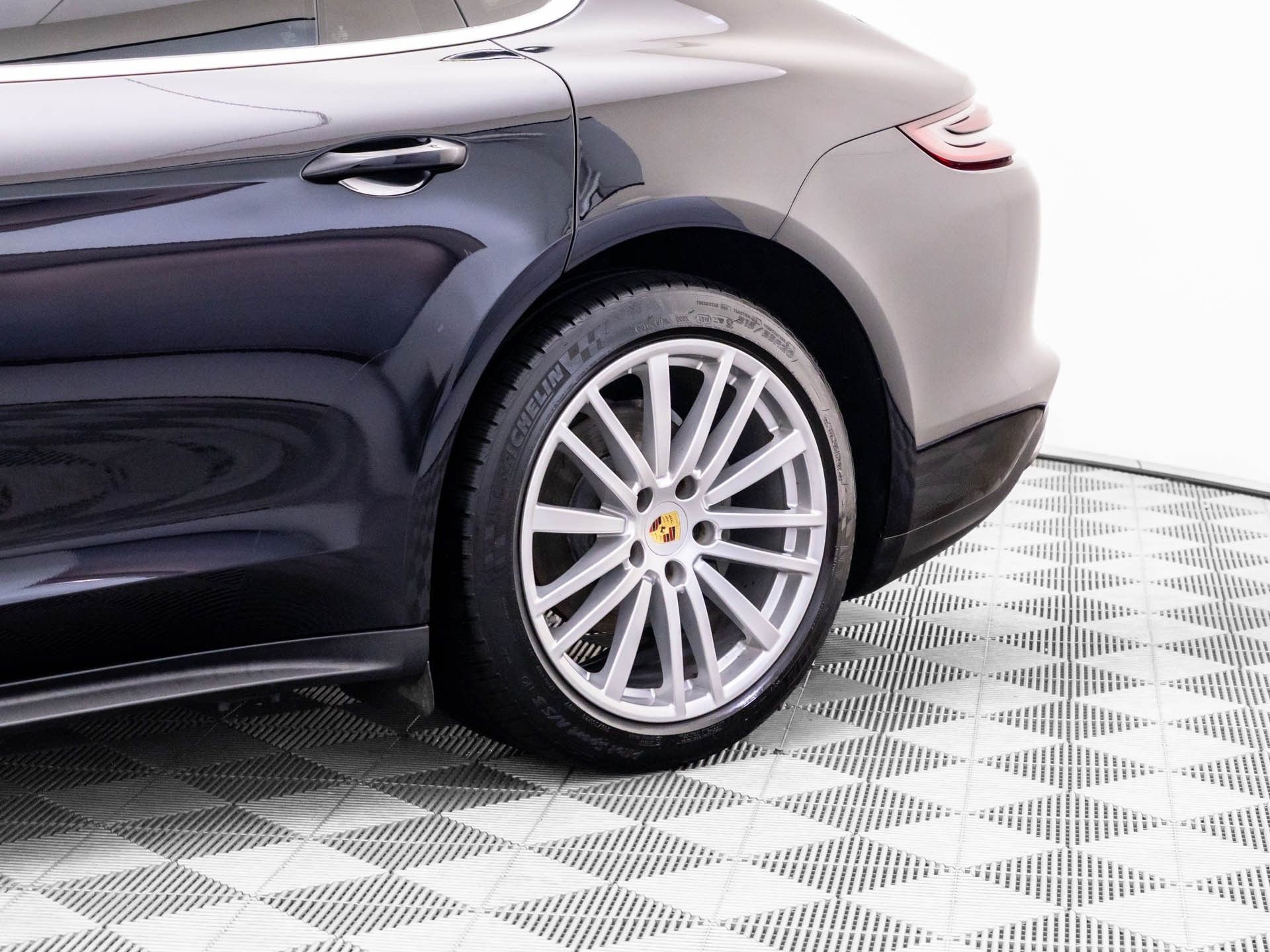 Used 2017 Porsche Panamera 4S image 32