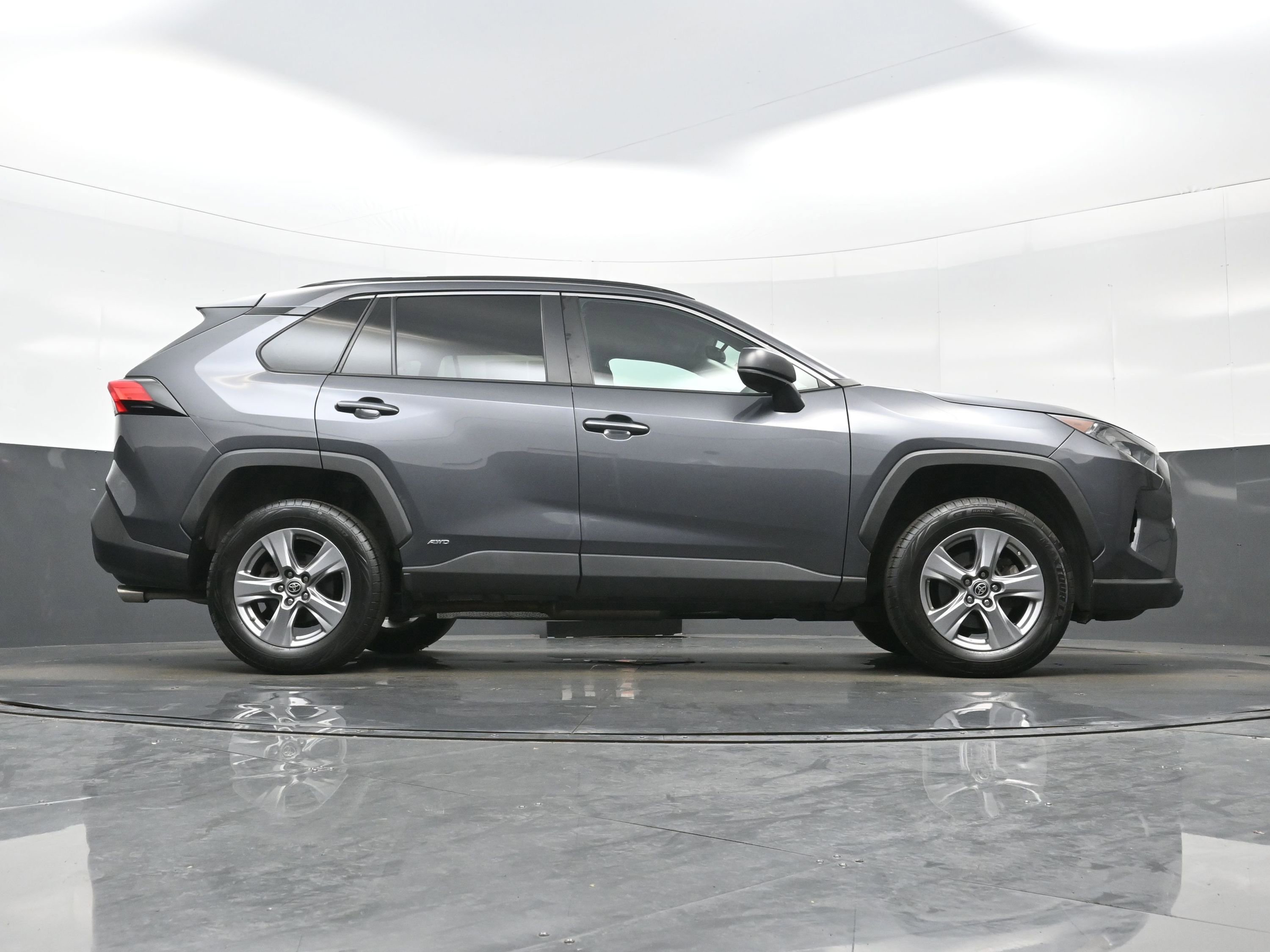 Used 2022 Toyota RAV4 LE AWD/4WD image 31