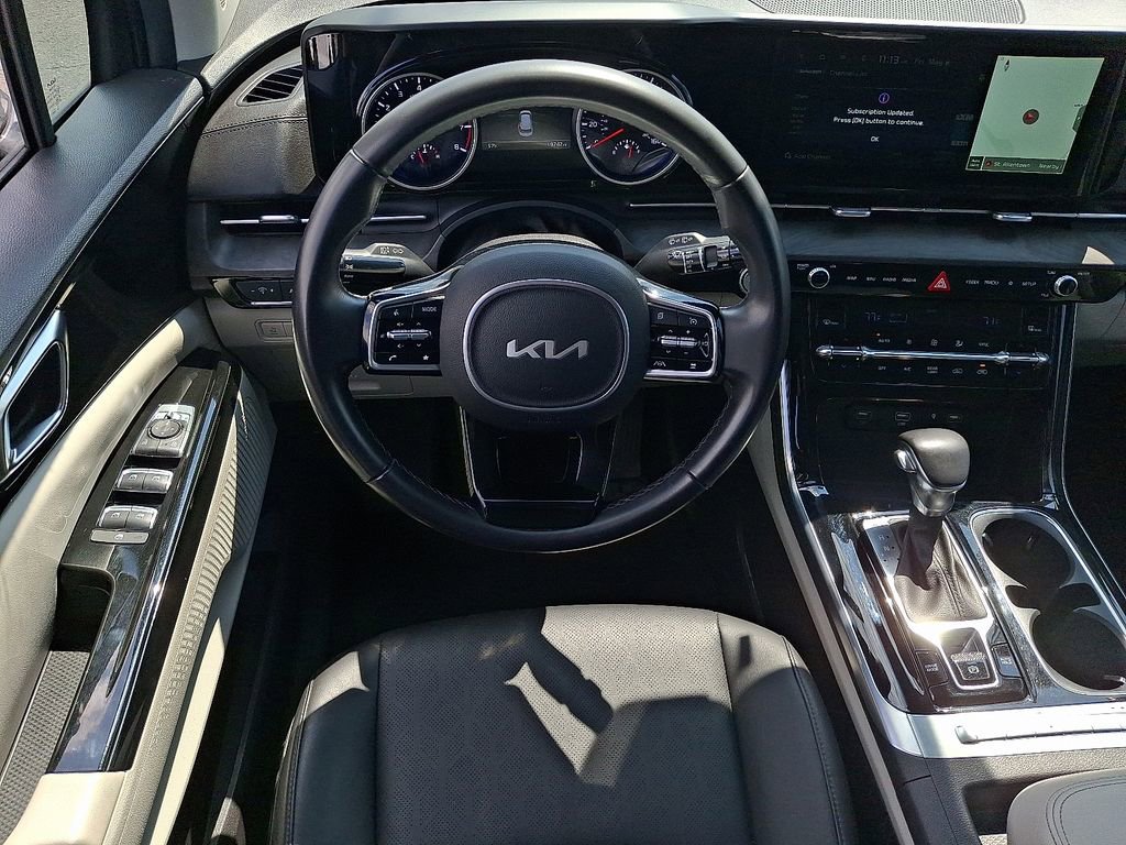 Used 2023 Kia Carnival EX FWD image 12