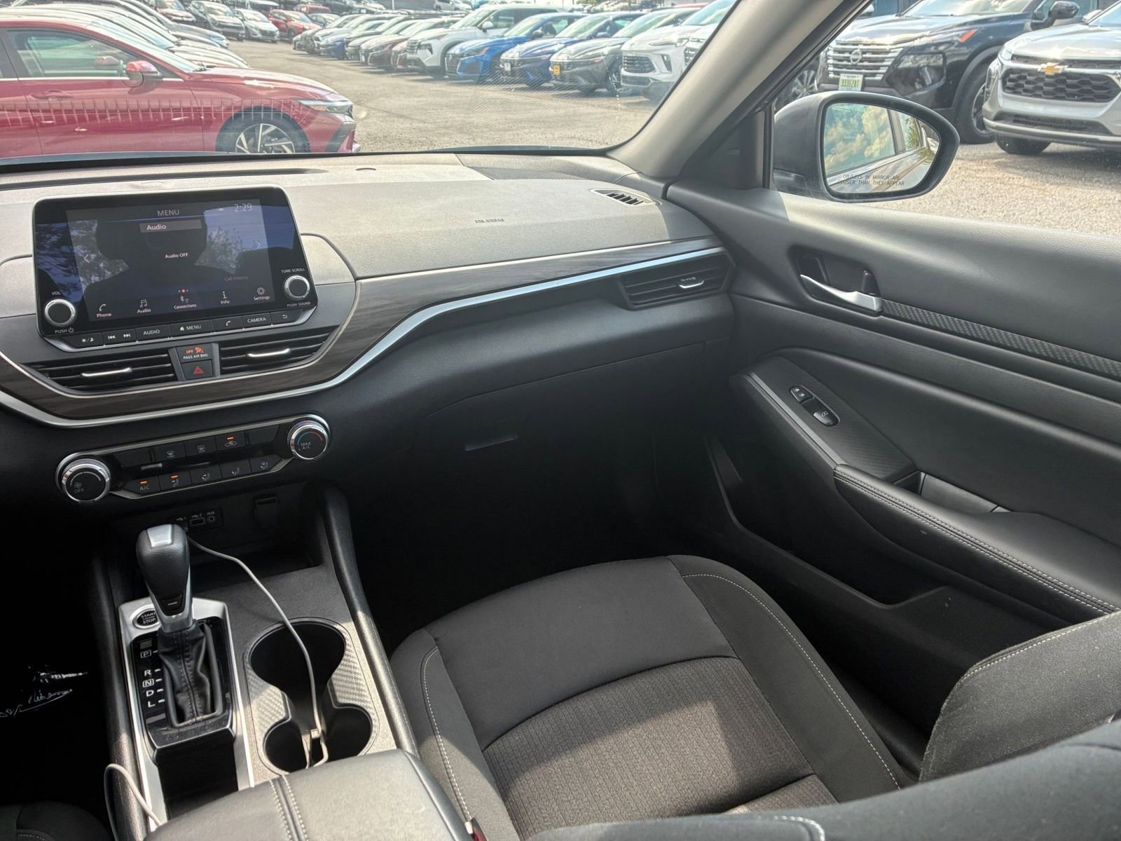 Used 2025 Nissan Altima 2.5 SV FWD image 30