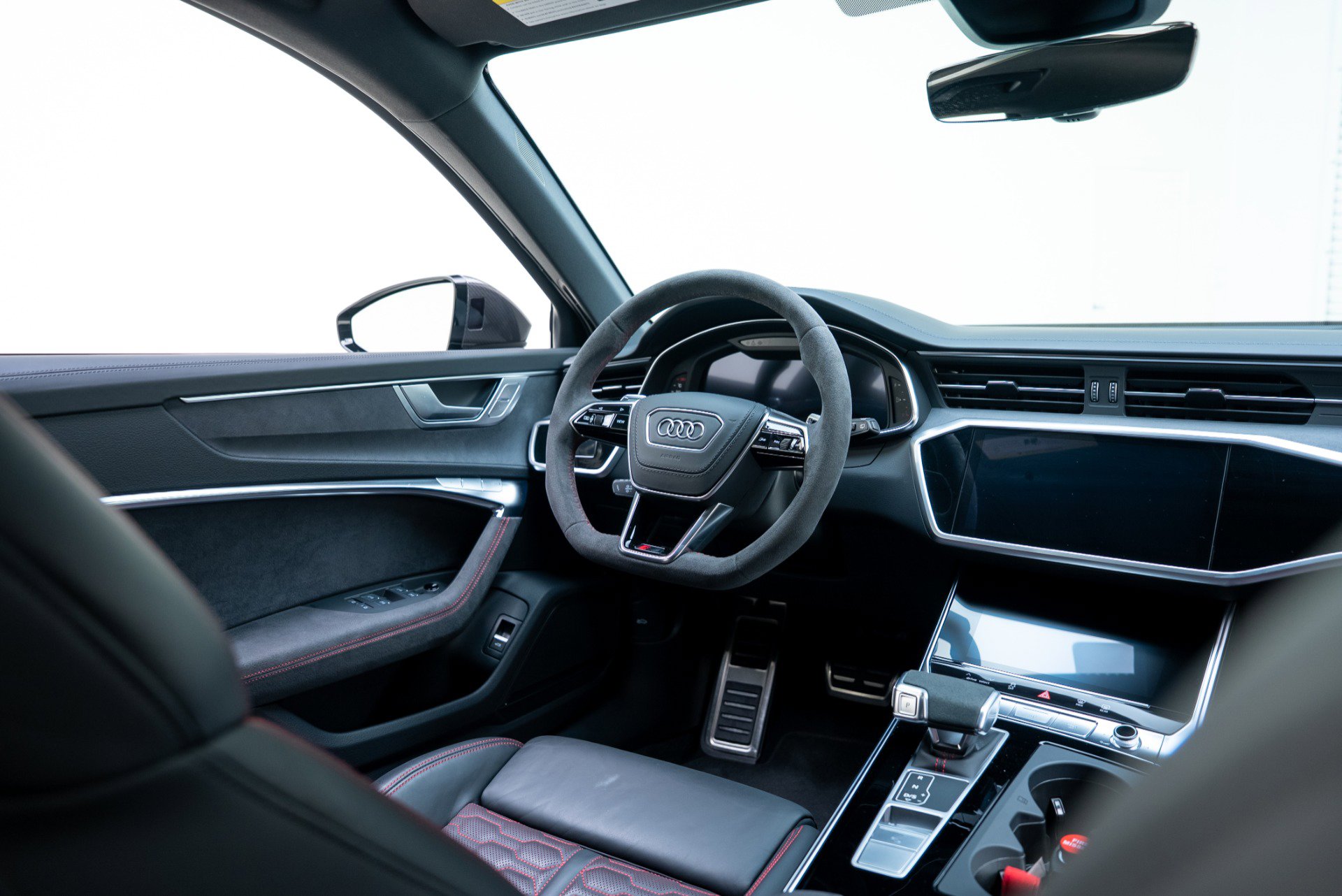 Used 2025 Audi RS 6 performance image 38