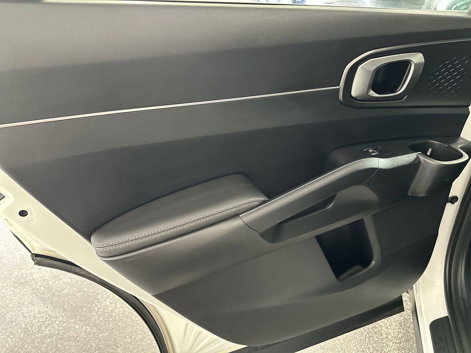 Used 2022 Kia Sorento S image 34