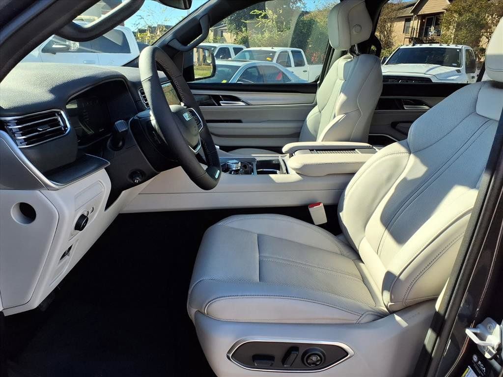 New 2025 Jeep Wagoneer L Series II image 12