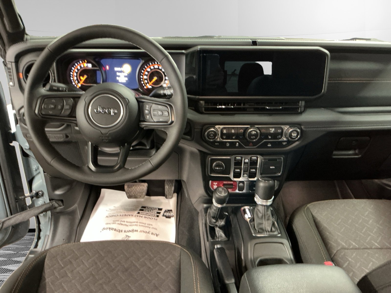 Used 2025 Jeep Gladiator Mojave w/ Convenience Group image 10