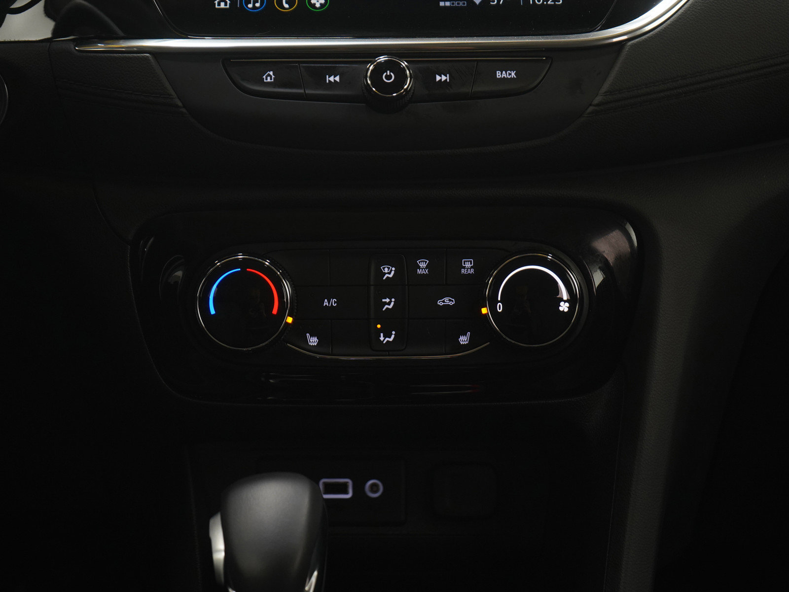 Used 2023 Buick Encore GX Preferred w/ Cold Weather Comfort Package FWD image 16
