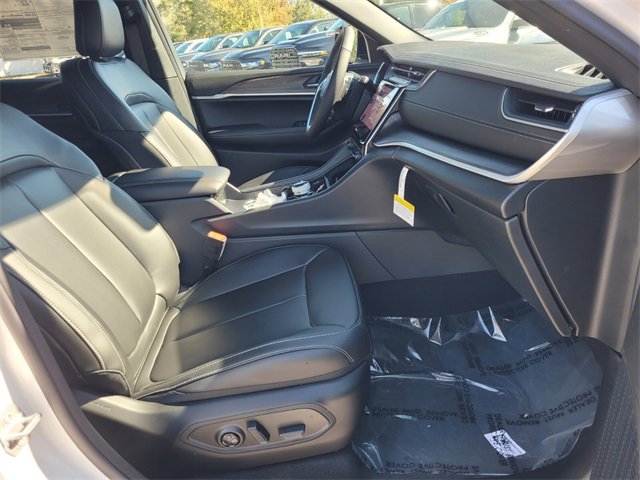 New 2025 Jeep Grand Cherokee Limited image 16