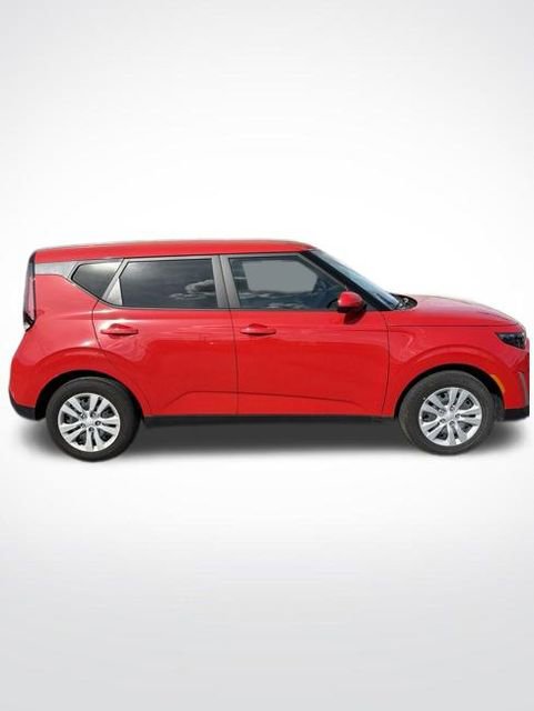 Used 2025 Kia Soul LX FWD image 8