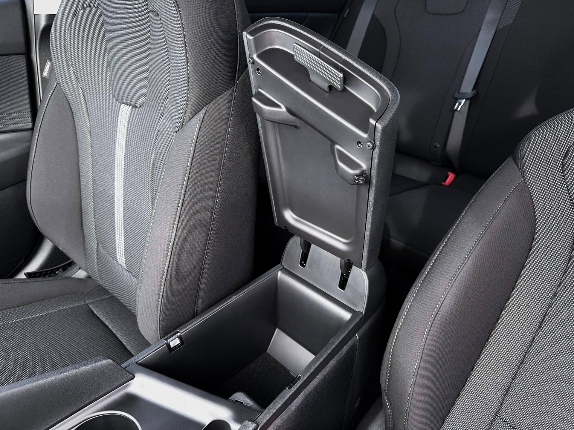 New 2026 Hyundai Elantra SE FWD image 18