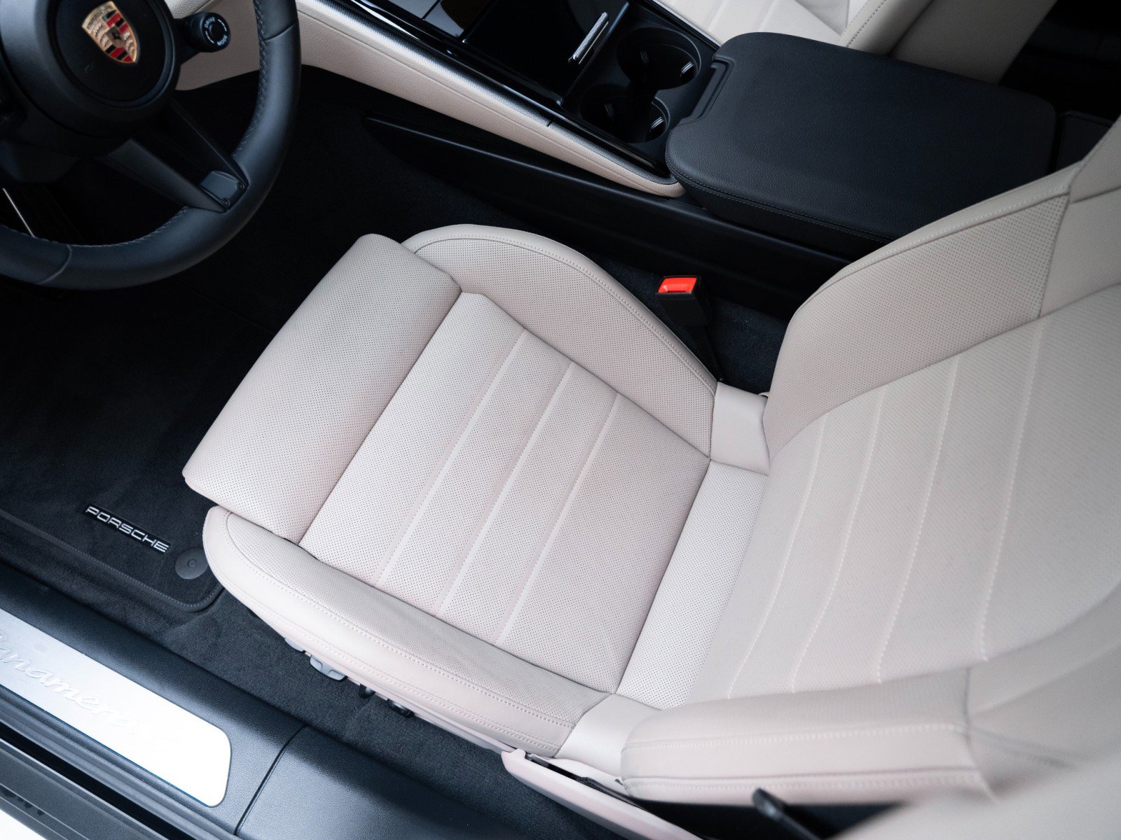 Certified 2025 Porsche Panamera 4 image 16