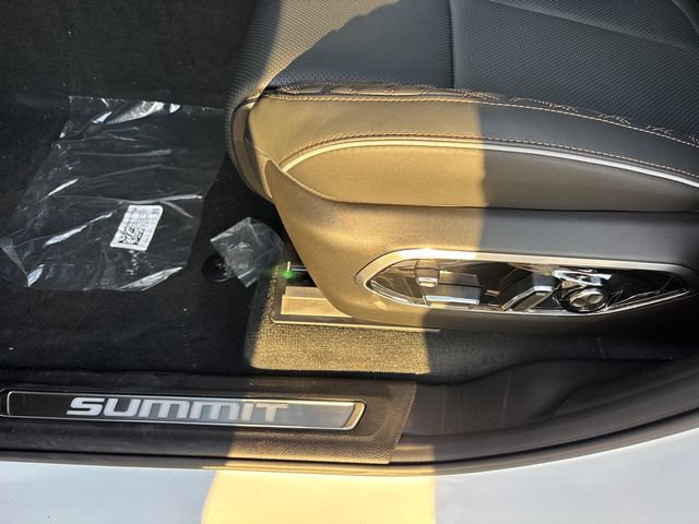 New 2027 Jeep Grand Cherokee Summit AWD/4WD image 7