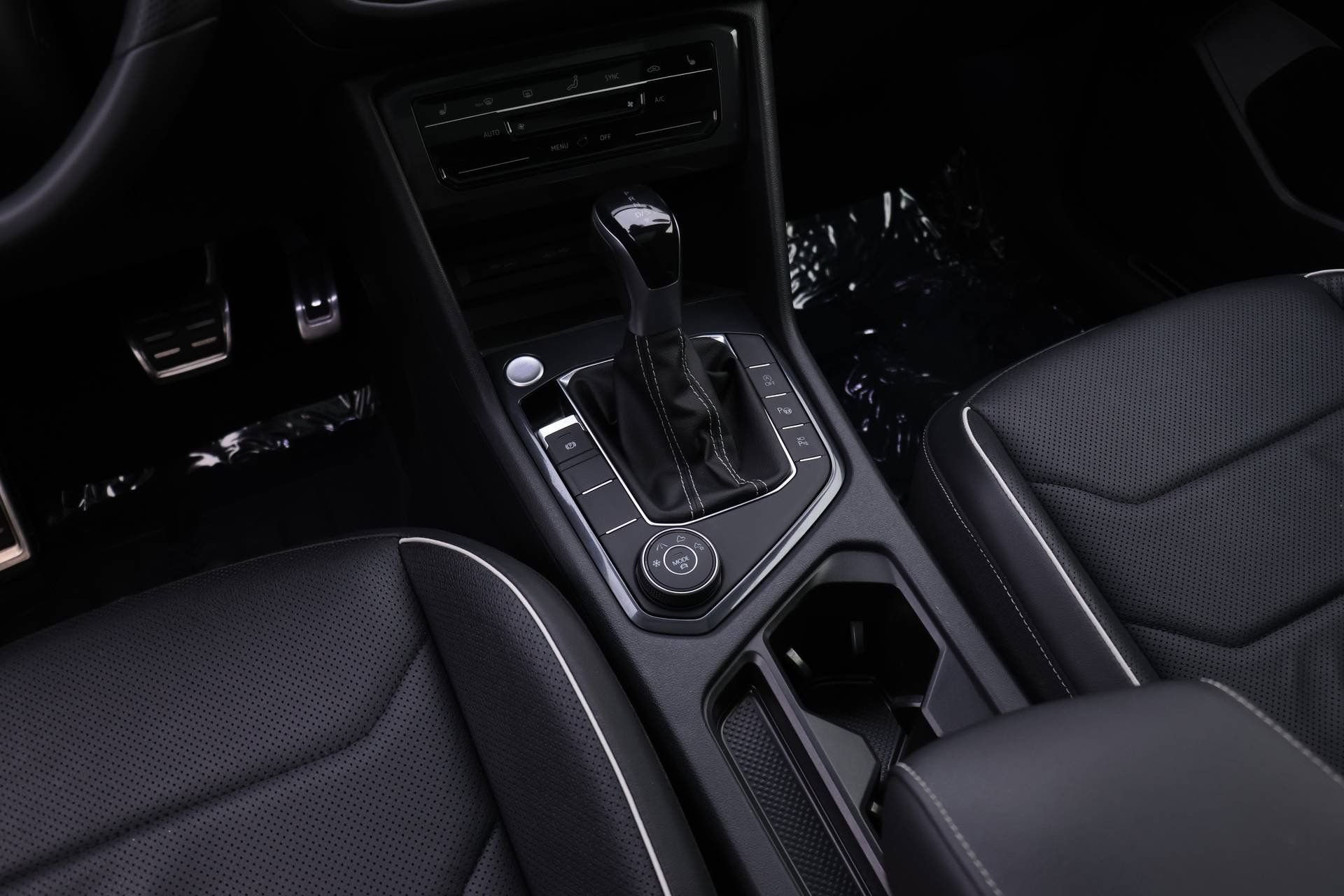 Used 2022 Volkswagen Tiguan SEL R-Line image 11