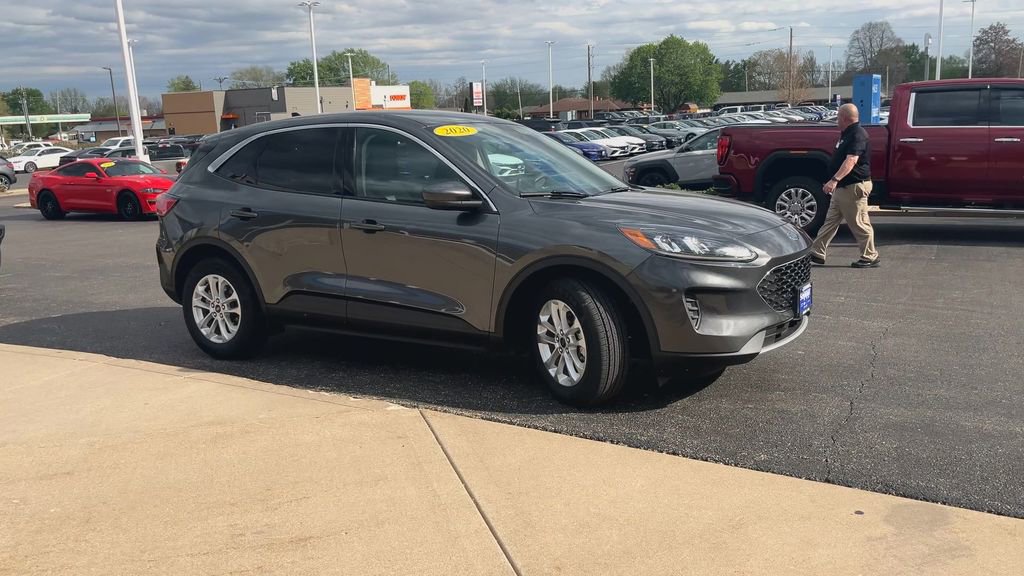 Used 2020 Ford Escape SE image 2