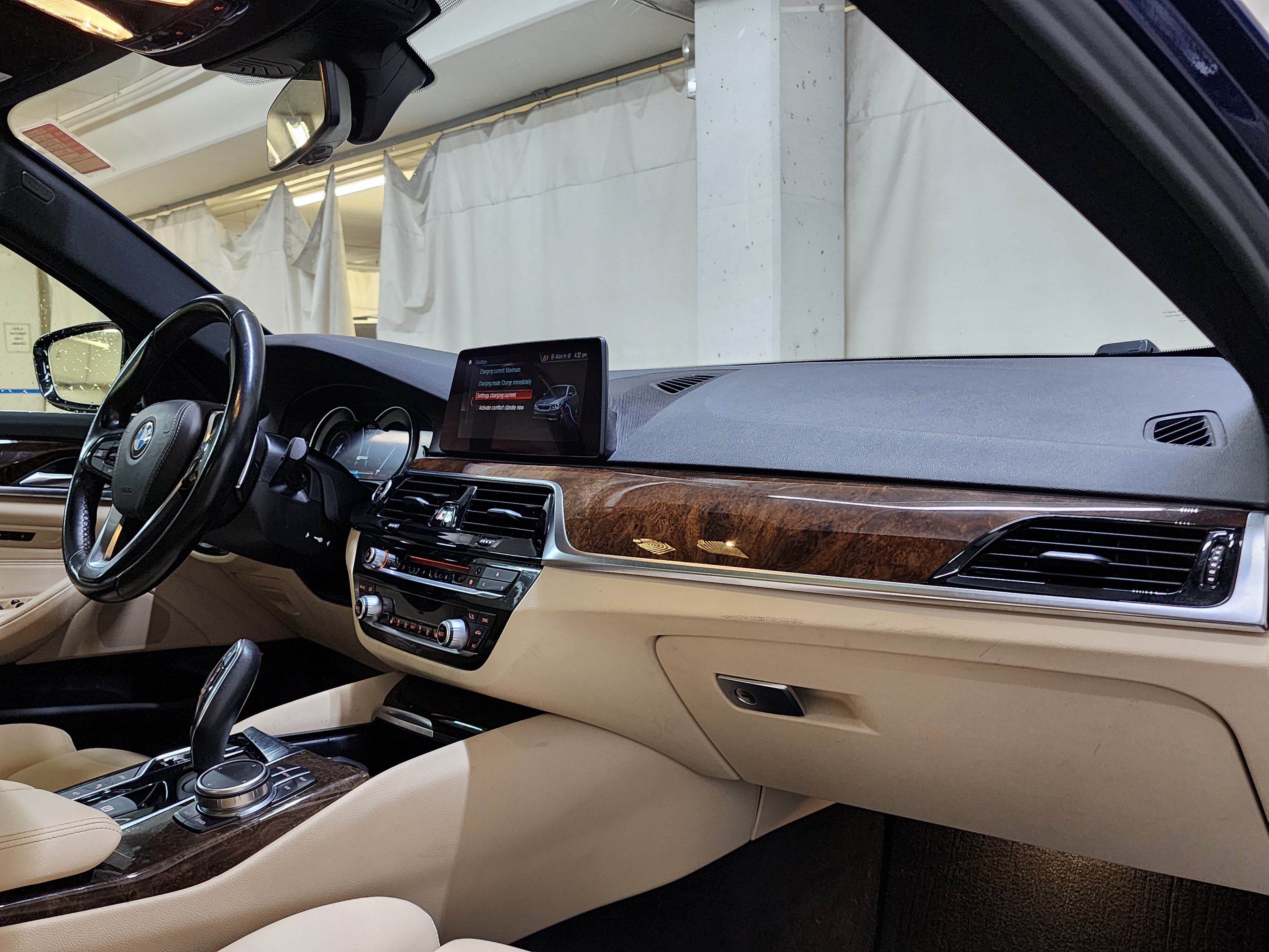 Used 2019 BMW 530e xDrive w/ Premium Package AWD/4WD image 22