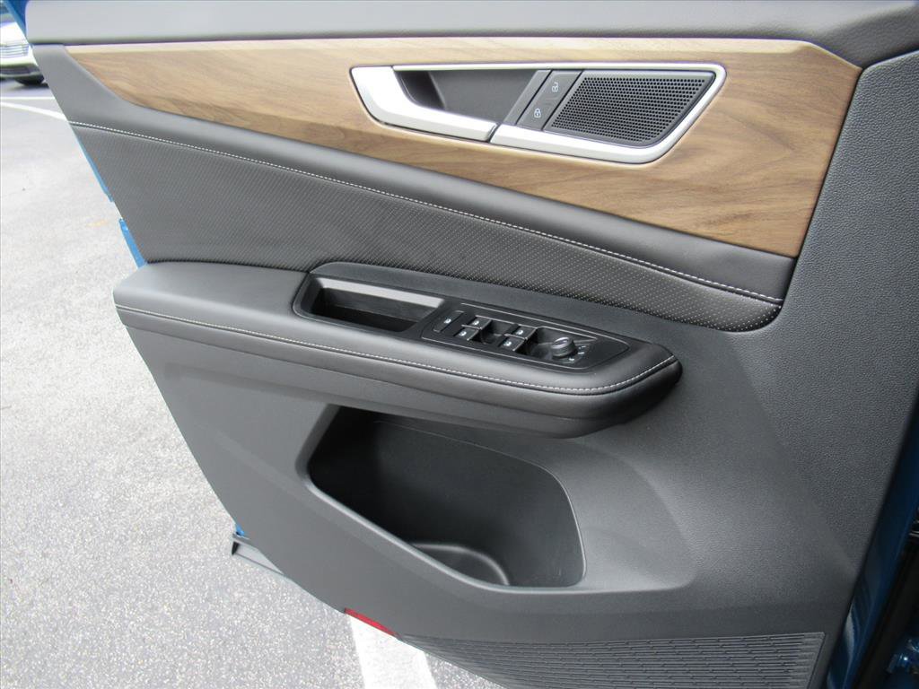 Used 2025 Volkswagen Atlas SE image 25