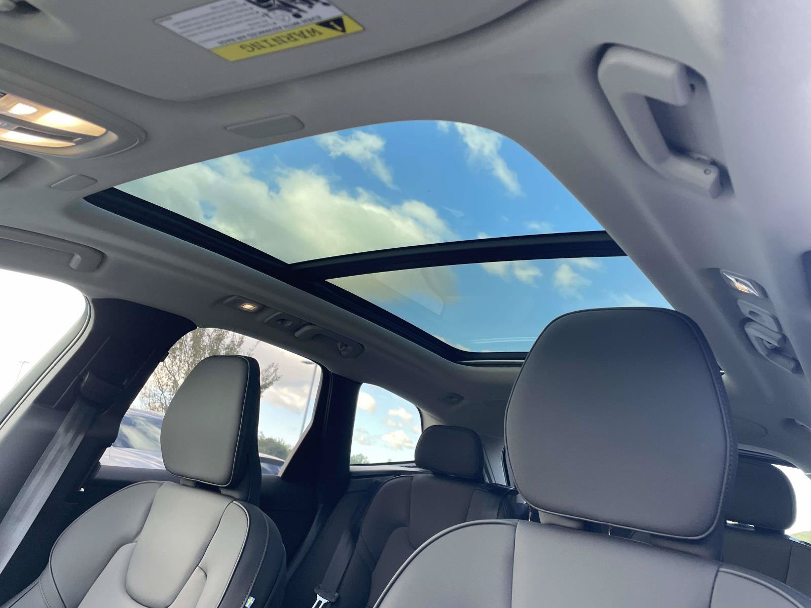 New 2026 Volvo XC60 B5 Plus w/ Climate Package AWD/4WD image 9