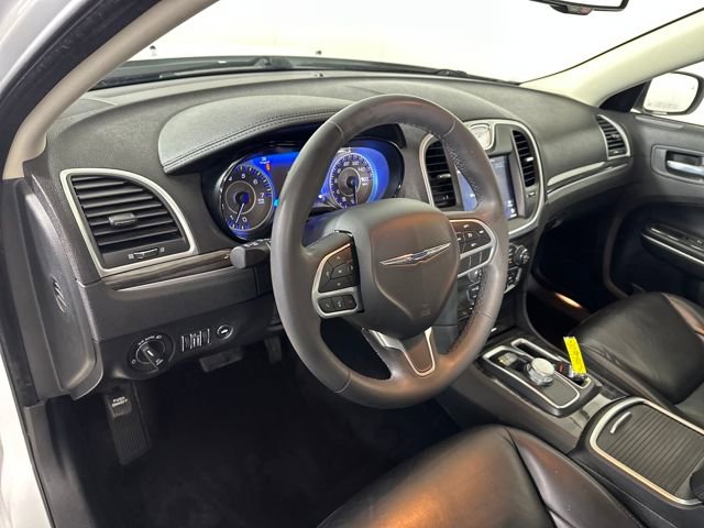 Used 2022 Chrysler 300 Touring L image 13