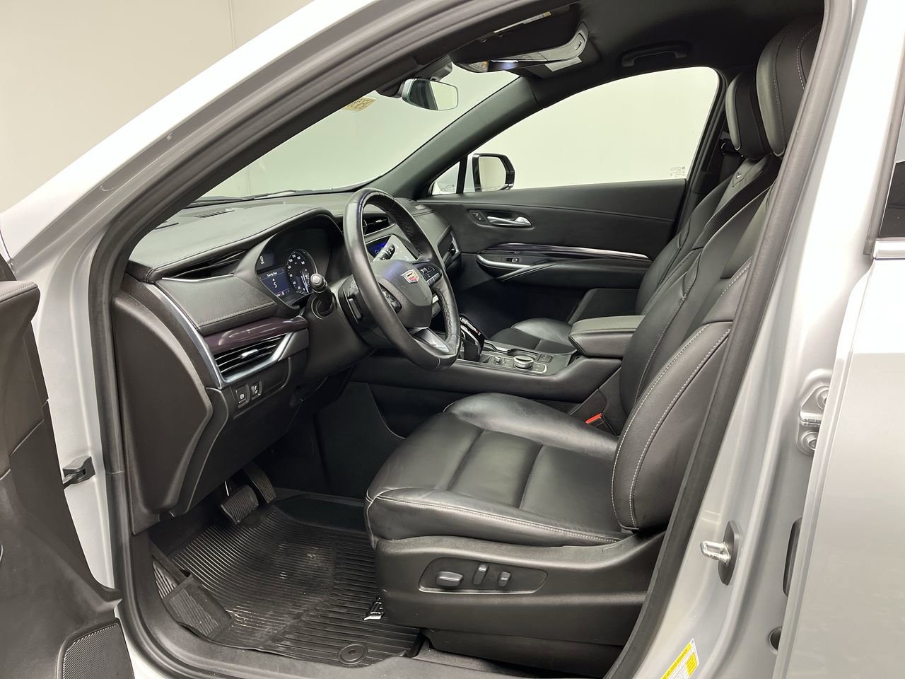 Used 2021 Cadillac XT4 Luxury w/ Cold Weather Package image 3