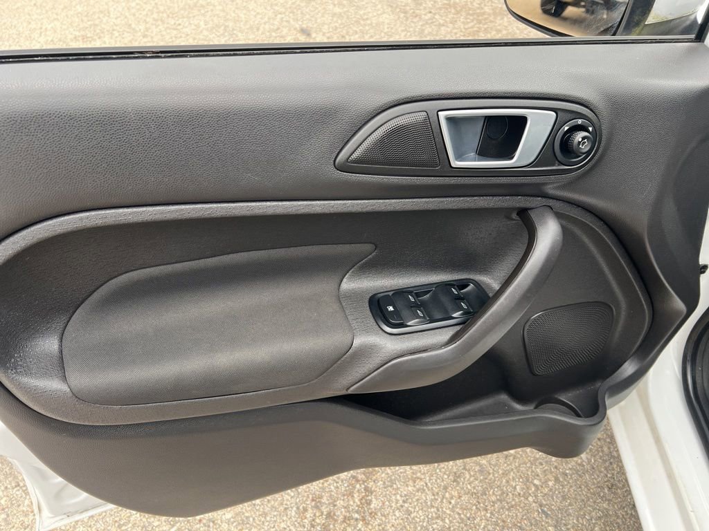 Used 2015 Ford Fiesta SE FWD image 7