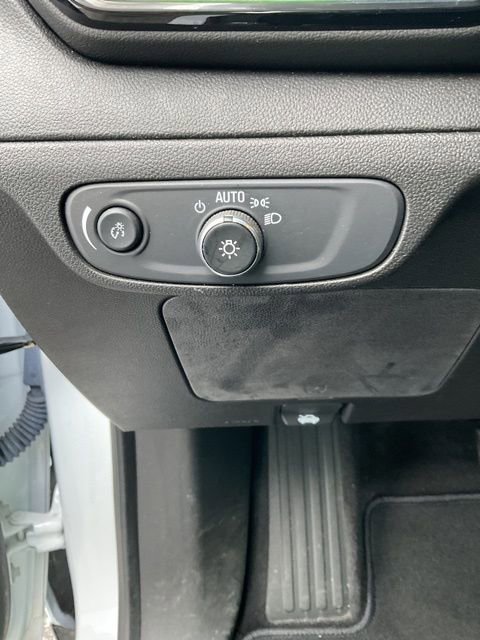 Used 2022 Chevrolet Bolt EUV LT w/ Convenience Package image 23