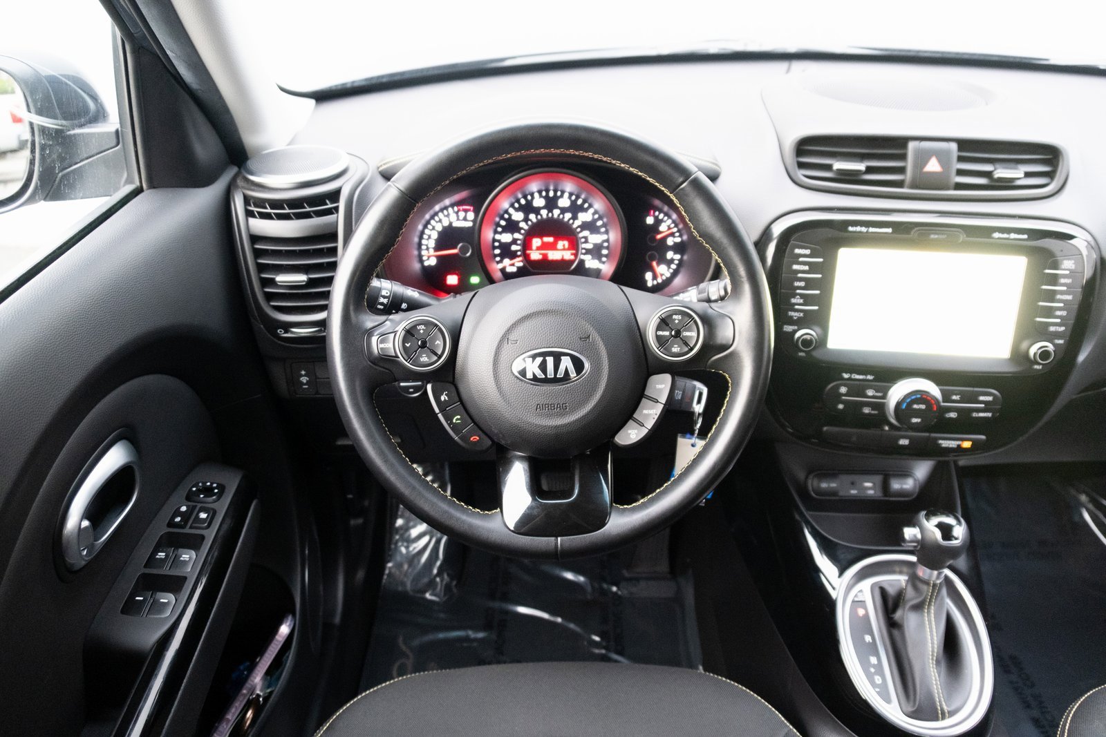 Used 2016 Kia Soul + w/ Audio Package image 2