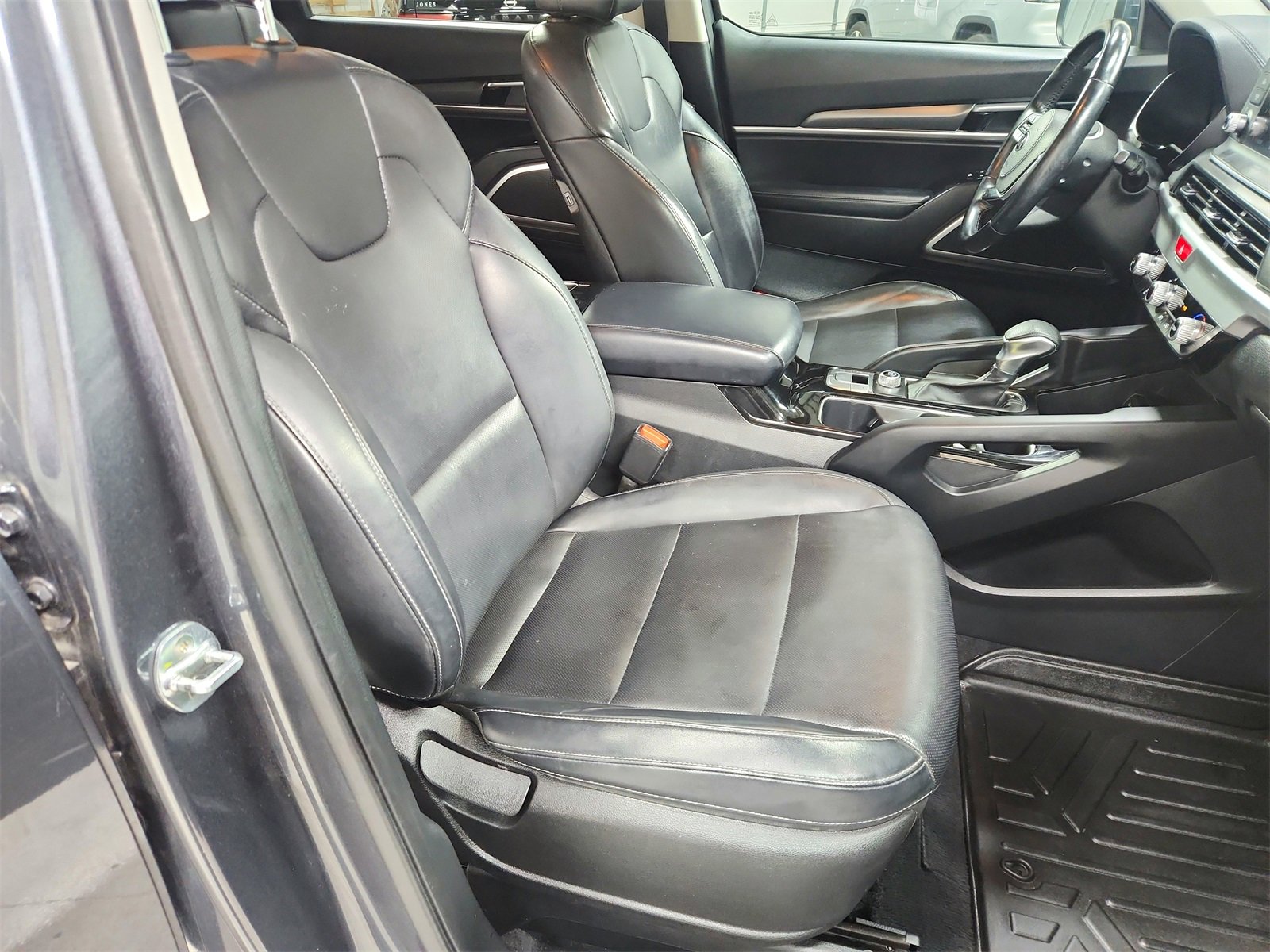 Used 2021 Kia Telluride LX image 34