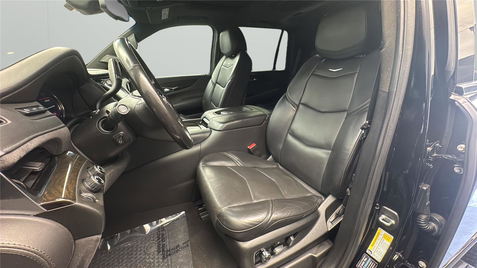 Used 2020 Cadillac Escalade Platinum w/ Escalade Sport Edition AWD/4WD image 10