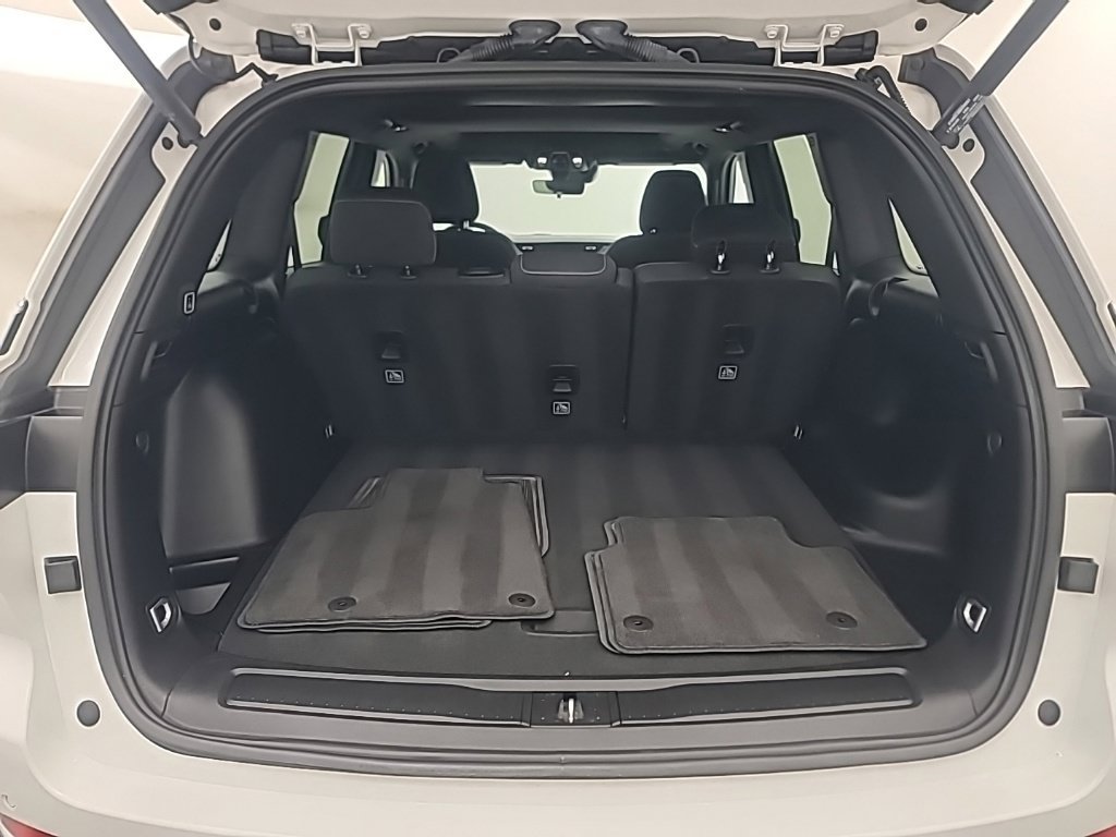 Used 2025 Jeep Grand Cherokee Laredo X w/ Luxury Tech Group I AWD/4WD image 20