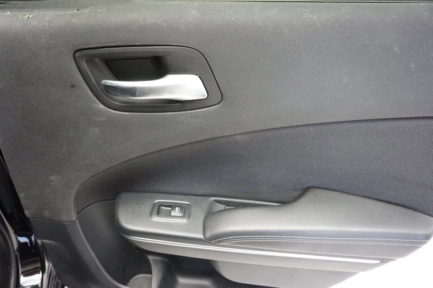 Used 2018 Dodge Charger SXT RWD image 12