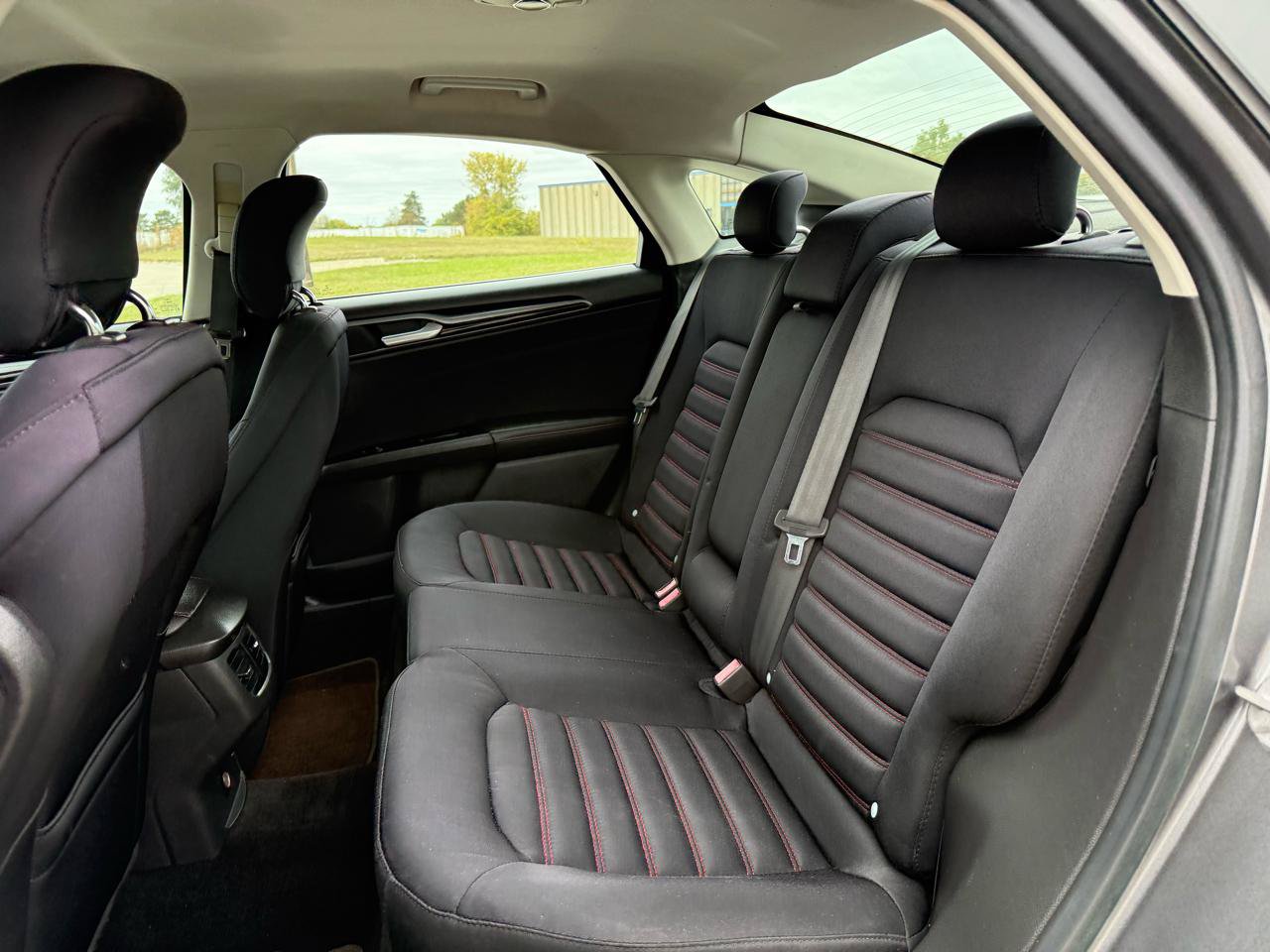 Used 2014 Ford Fusion SE w/ Equipment Group 201A FWD image 19