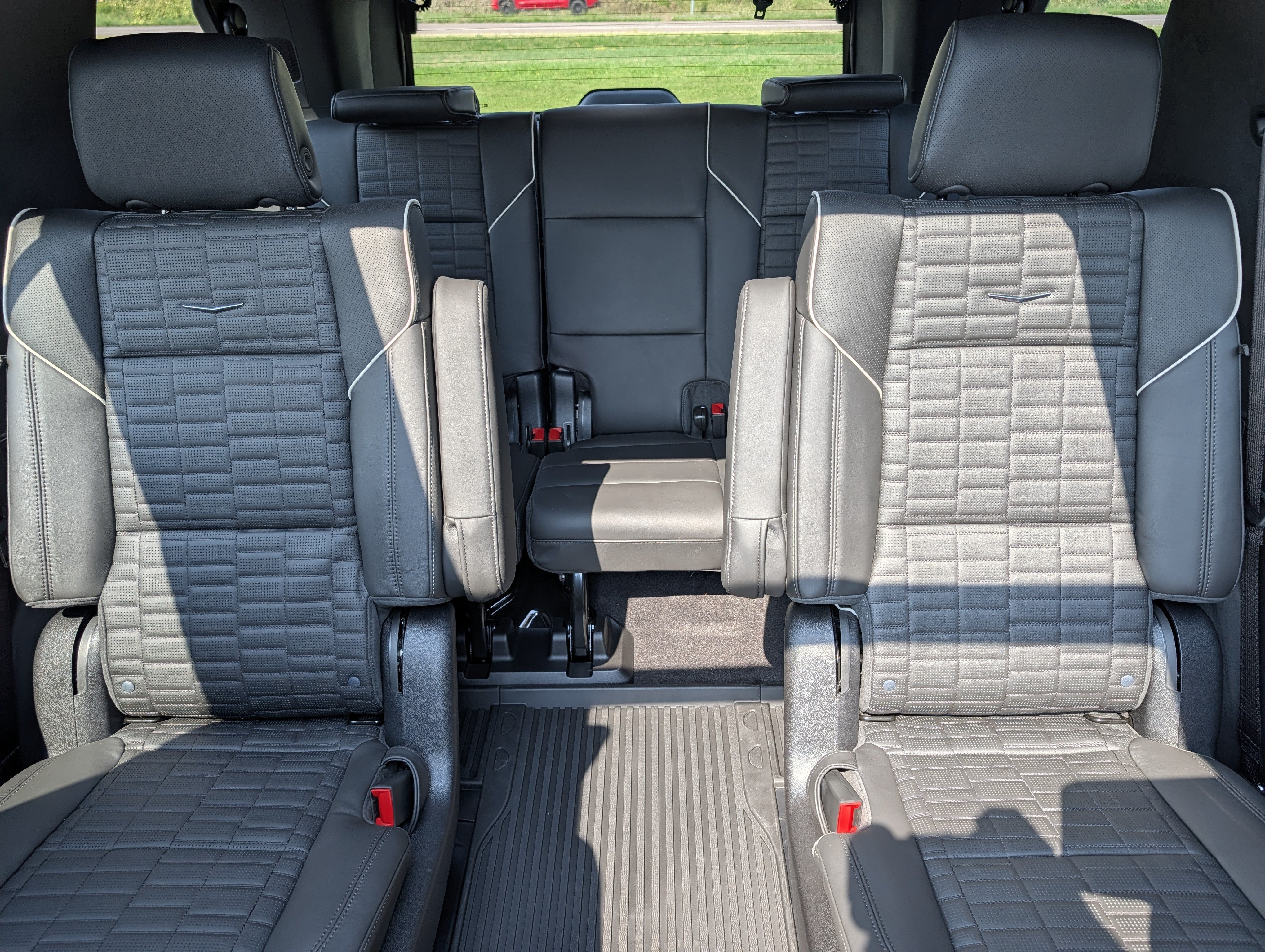 New 2026 Cadillac Escalade Platinum Sport w/ LPO, ONYX Package AWD/4WD image 14