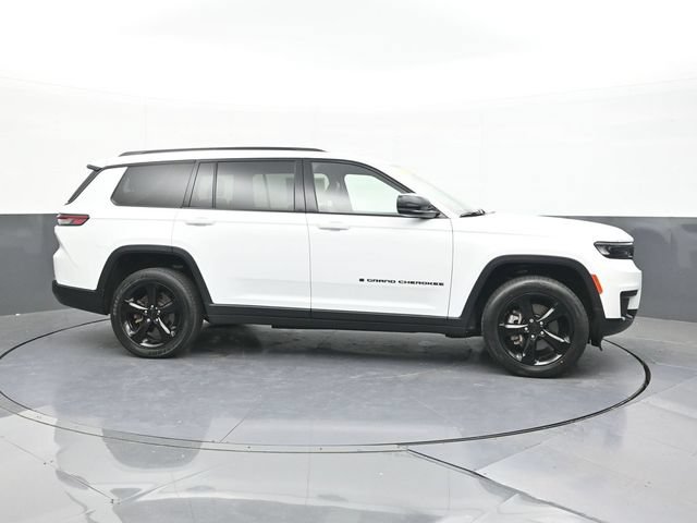 Used 2023 Jeep Grand Cherokee L Laredo AWD/4WD image 17