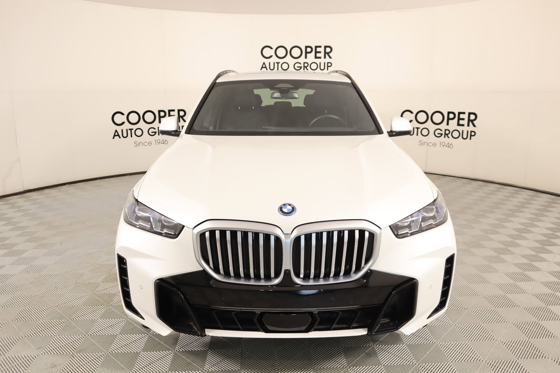 Used 2026 BMW X5 xDrive50e w/ M Sport Package image 10