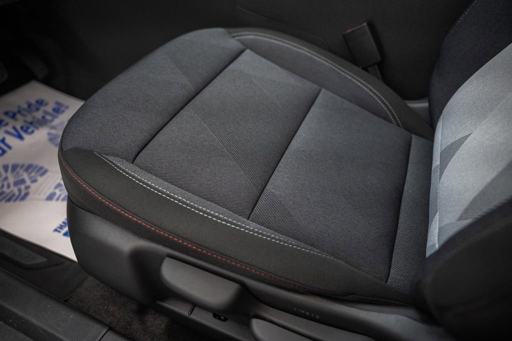 New 2026 Chevrolet Trax RS w/ Sunroof Package FWD image 34