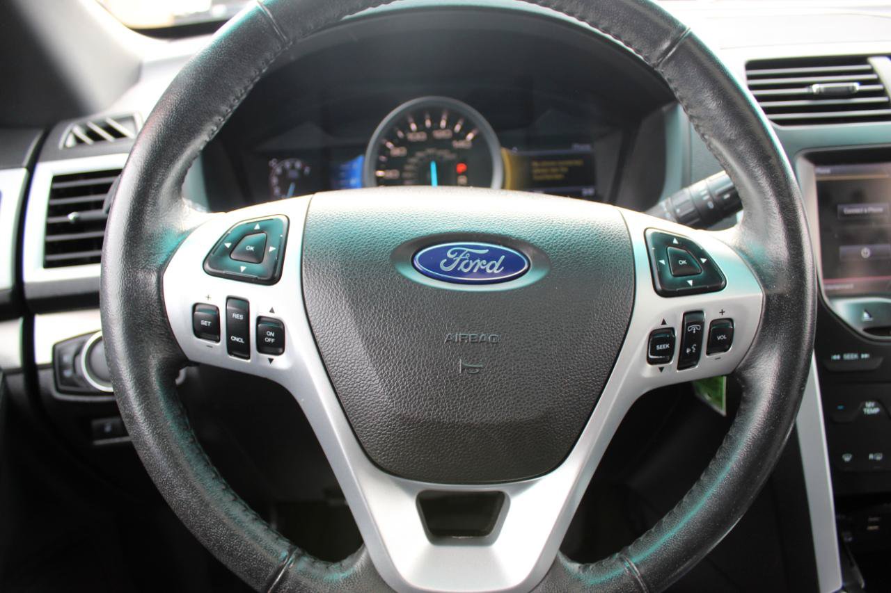 Used 2015 Ford Explorer XLT w/ Equipment Group 202A AWD/4WD image 30