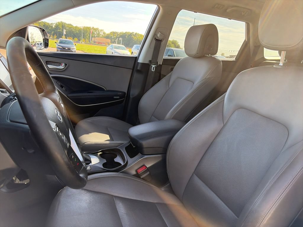 Used 2017 Hyundai Santa Fe AWD image 16