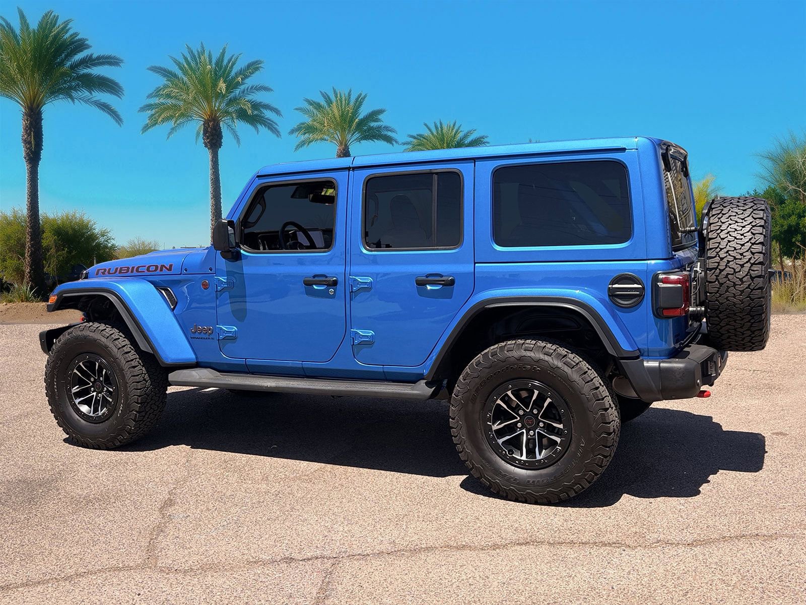 Used 2025 Jeep Wrangler Unlimited Rubicon AWD/4WD image 3