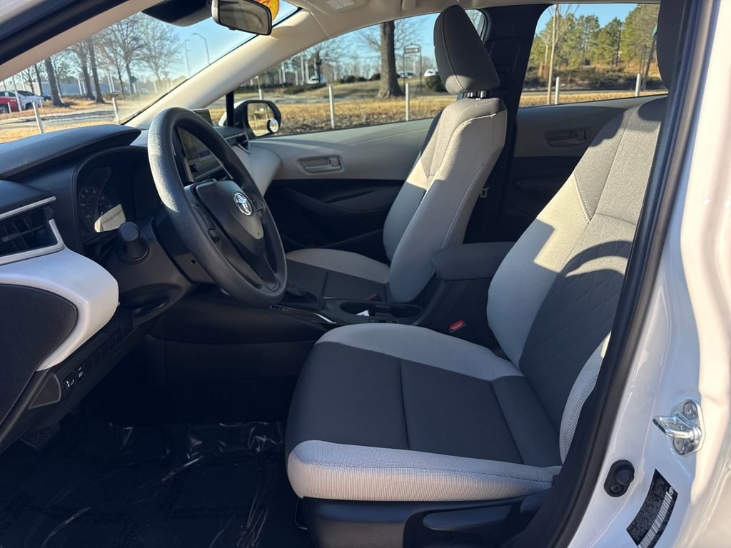 Used 2025 Toyota Corolla LE image 13